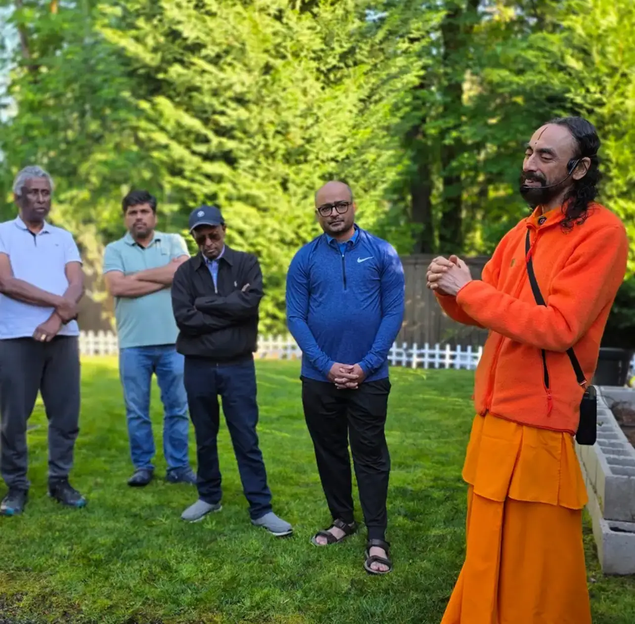 Participants joined Swamiji for a gentle morning walk filled with simplicity, joy, and reflection