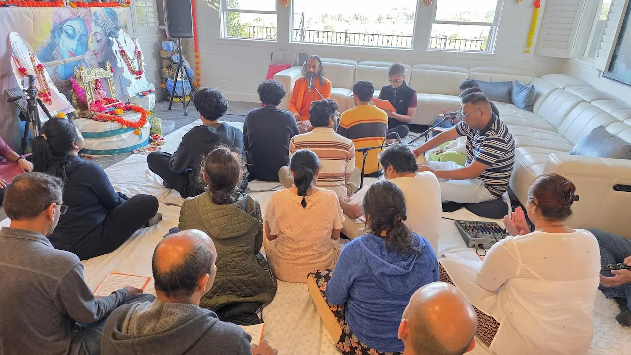 Intimate satsang with Swamiji and devotees indoors