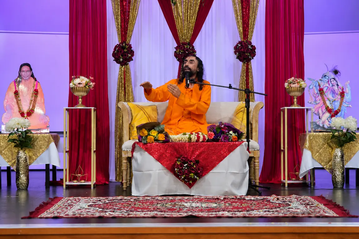 Spiritual discourse by Swamiji at Sacramento program